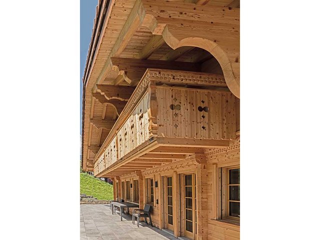 Das neu interpretierte Chalet mit Elementen früherer Handwerkskunst. Jede Zimmerei hat ihre Handschrift. 