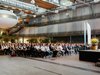 Rund 500 Gäste in der Umweltarena beim Begrüssungswort von Hansjörg Steiner. 