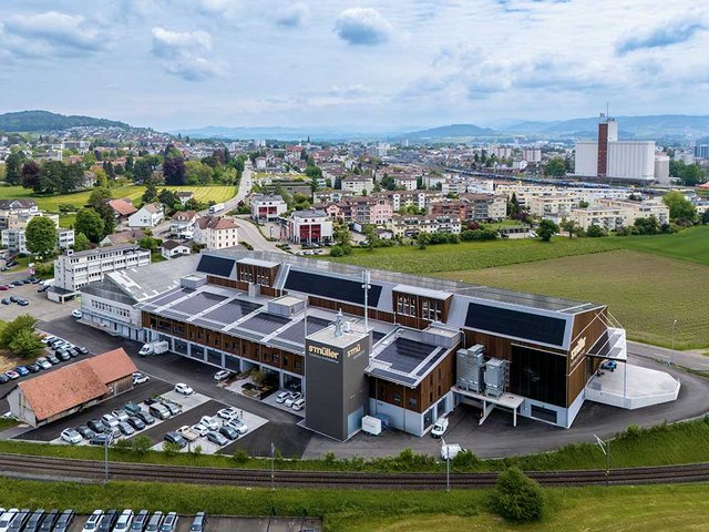 Im Neubau in Wil (SG) sind Mitarbeitenden und alle Bereiche der S. Müller Holzbau AG an einem Ort untergebracht.