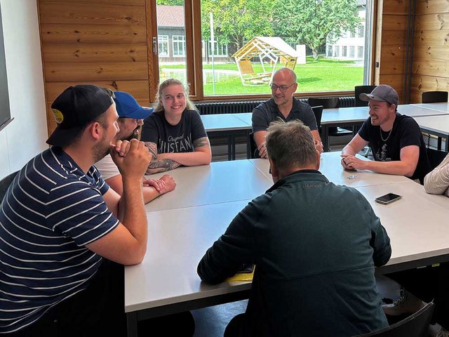 Der neue Lehrgang «Holzfachspezialistin/Holzfachspezialist FA» wird an der Höheren Fachschule Holz in Biel durchgeführt.