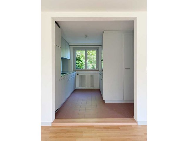 Die Küchen und Fenster sind neu, ebenso die Bodenbeläge aus Feinsteinzeug und Parkett.