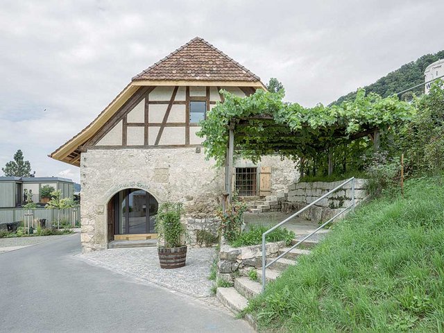 Hinter diesen dicken Mauern der Roten Trotte in Wettingen wurden früher Trauben gepresst – heute sind dort zwei Wohneinheiten eingerichtet.